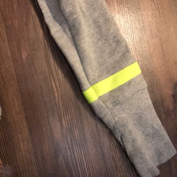 Victoria secret sport pullover - Picture 2 of 8